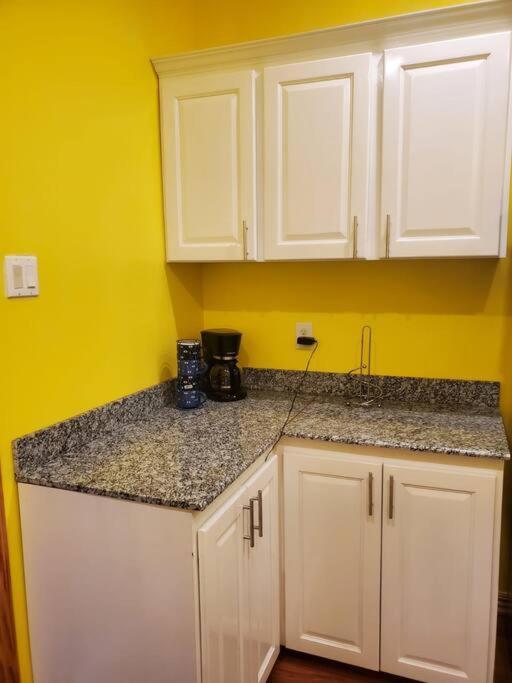 Upstairs 2 Bedroom Avalon Regia Apartment Georgetown Exterior photo
