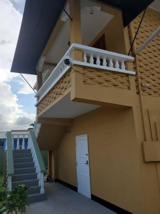 Upstairs 2 Bedroom Avalon Regia Apartment Georgetown Exterior photo